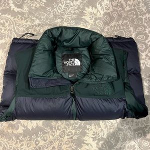 Never Worn North Face Puffer Vest w/Hood